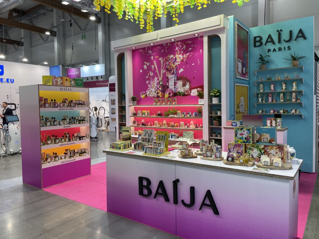 wielorazowe stoisko targowe z kartonu