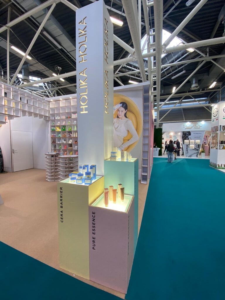 modułowe stoisko z kartonu